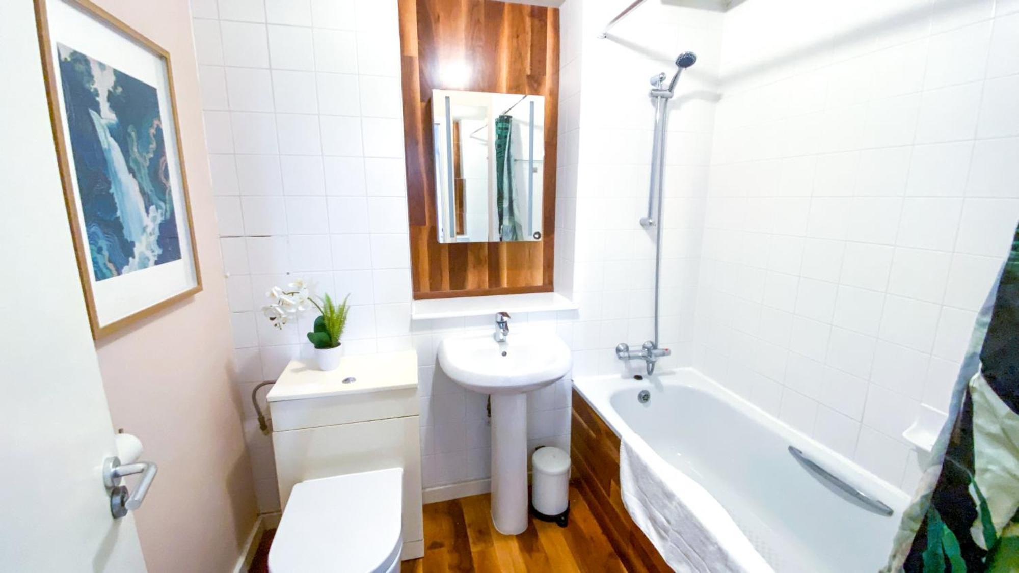 2 Bed Shoreditch Home With Parking Лондон Экстерьер фото